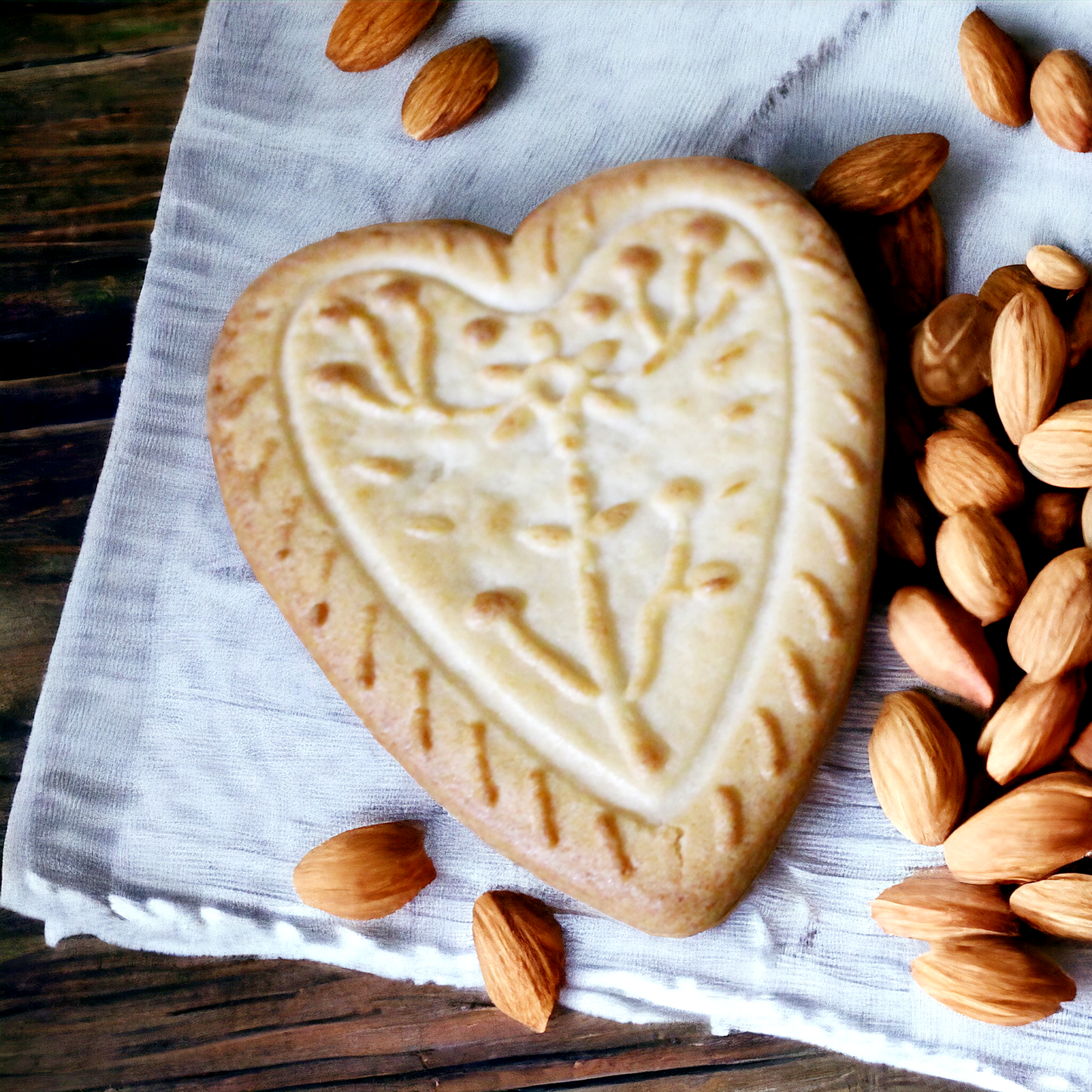 Cooked marzipan hearts - 180 gr (2x90 gr)
